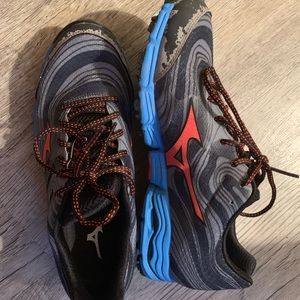 Men’s Mizuno Wave Kazan hiking shoes - Size 9.5